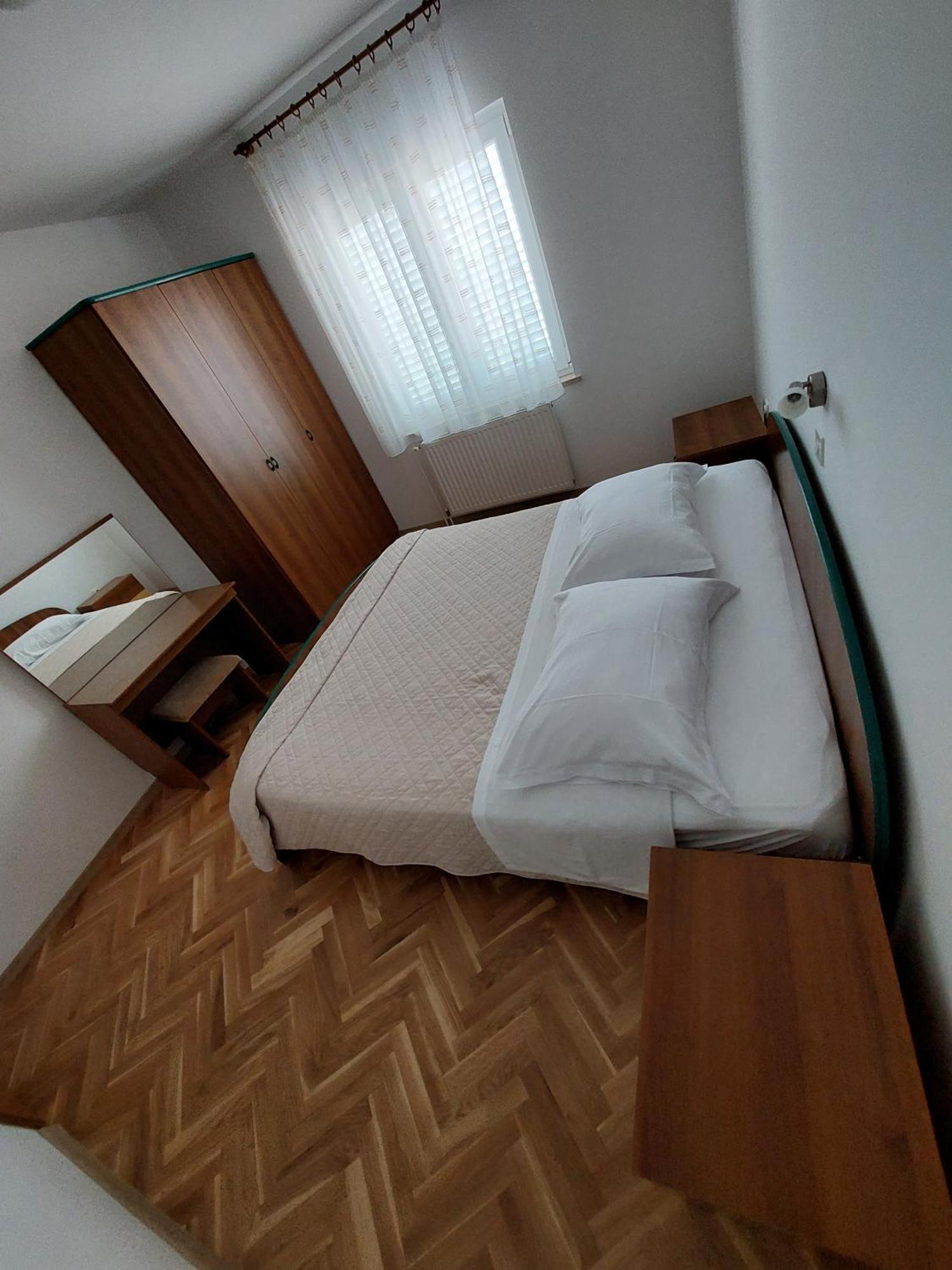 Mlacovic Apartment *