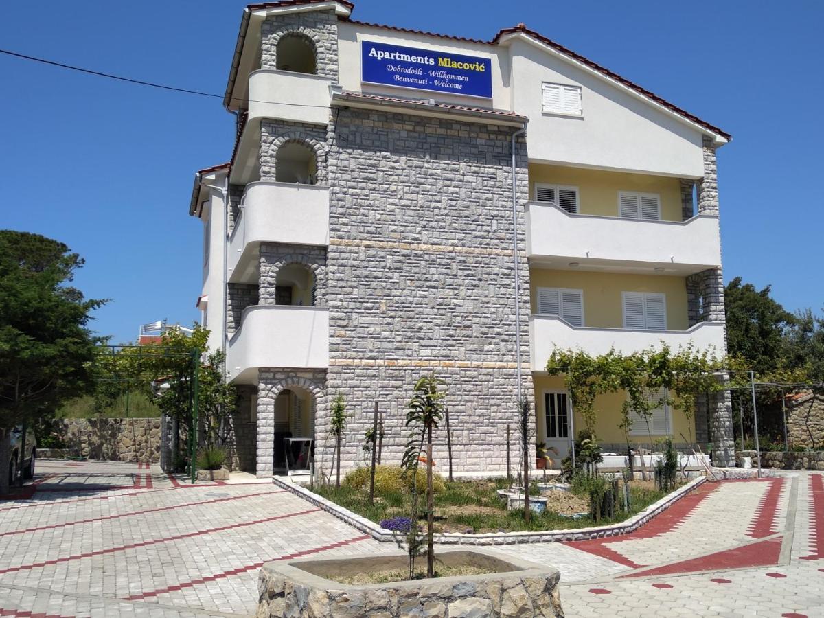 Mlacovic Apartment
